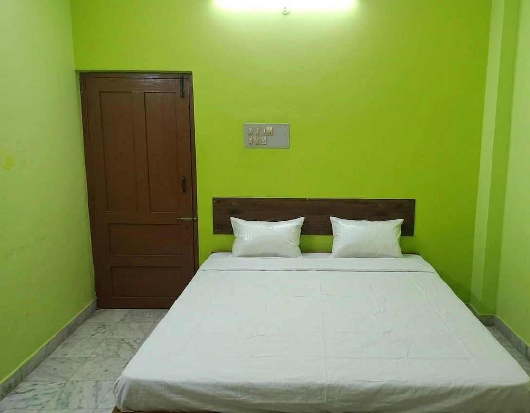 Non AC room at Sree Anantha Tourist Home